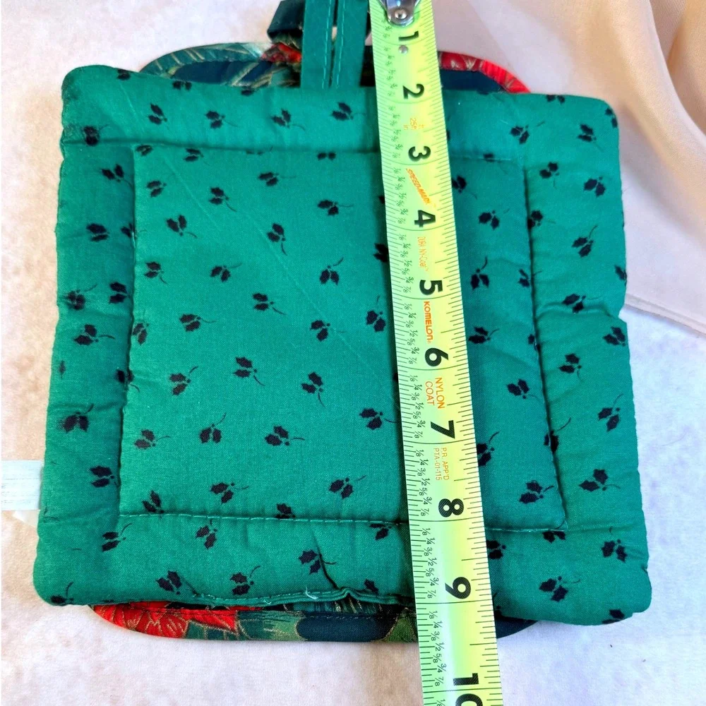 Winter‎ Themed Birdhouses in the Pines Pot Holder